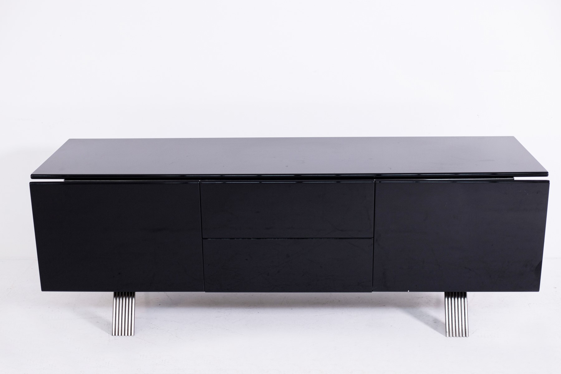 Credenza italiana in legno laccato nero e acciaio