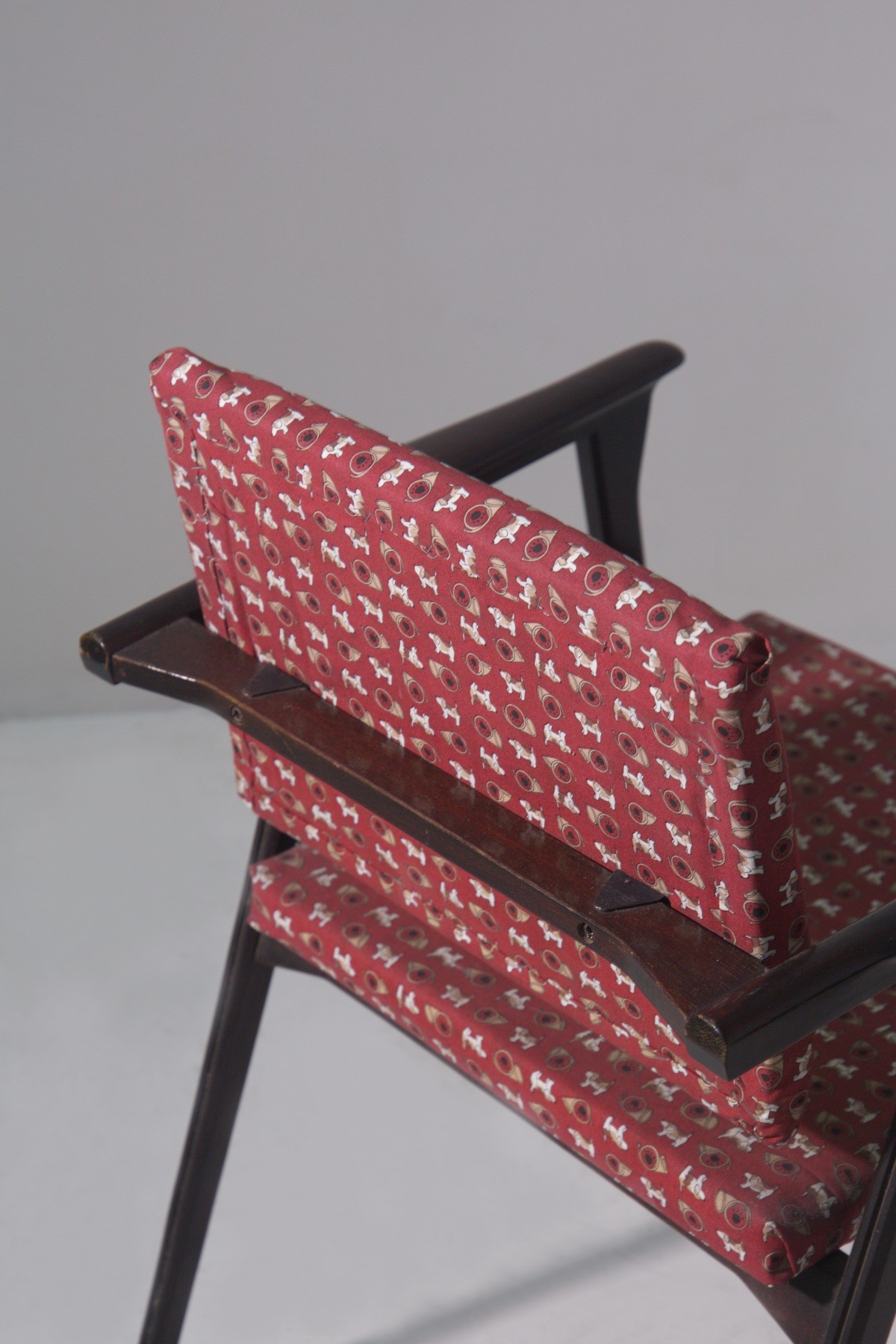 Coppia di sedie nello stile