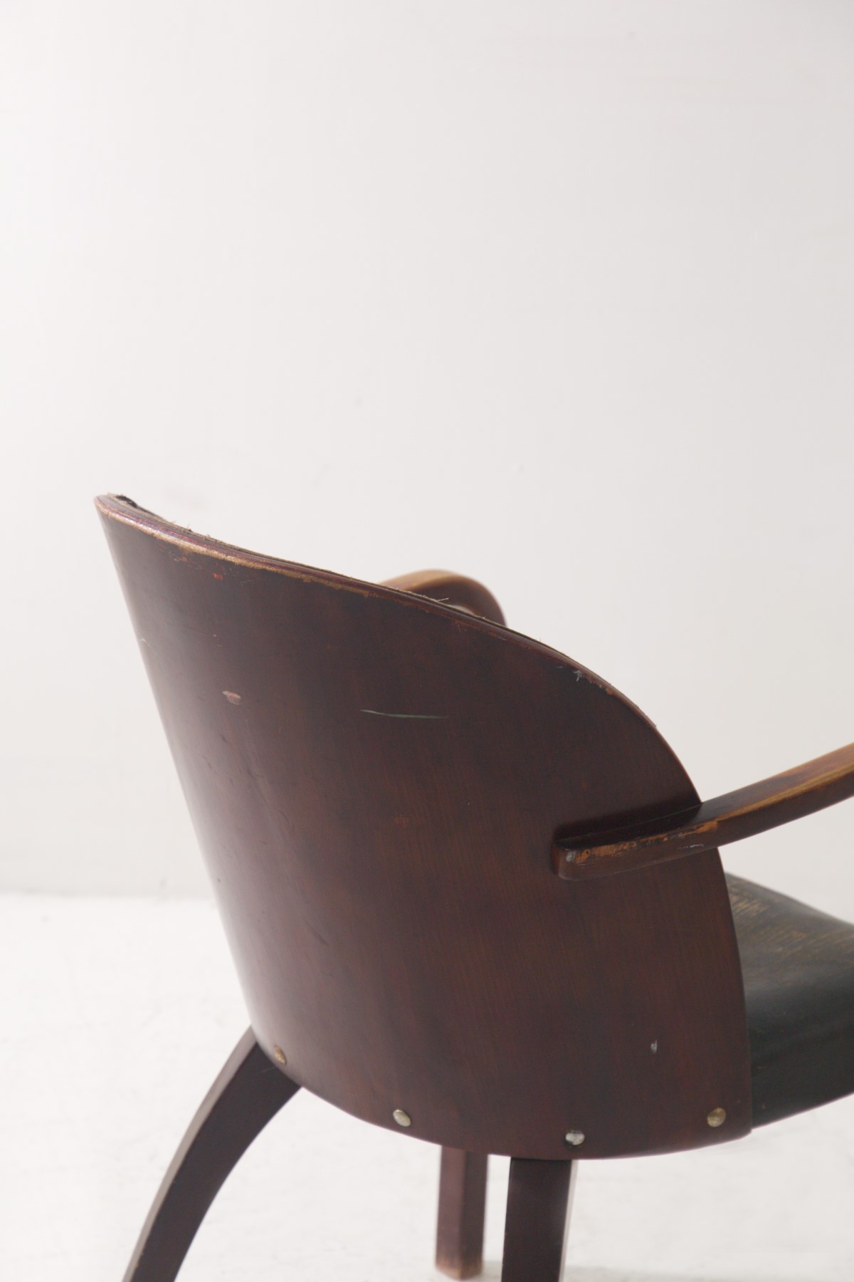 Michael Thonet - Rara poltroncina in legno e pelle