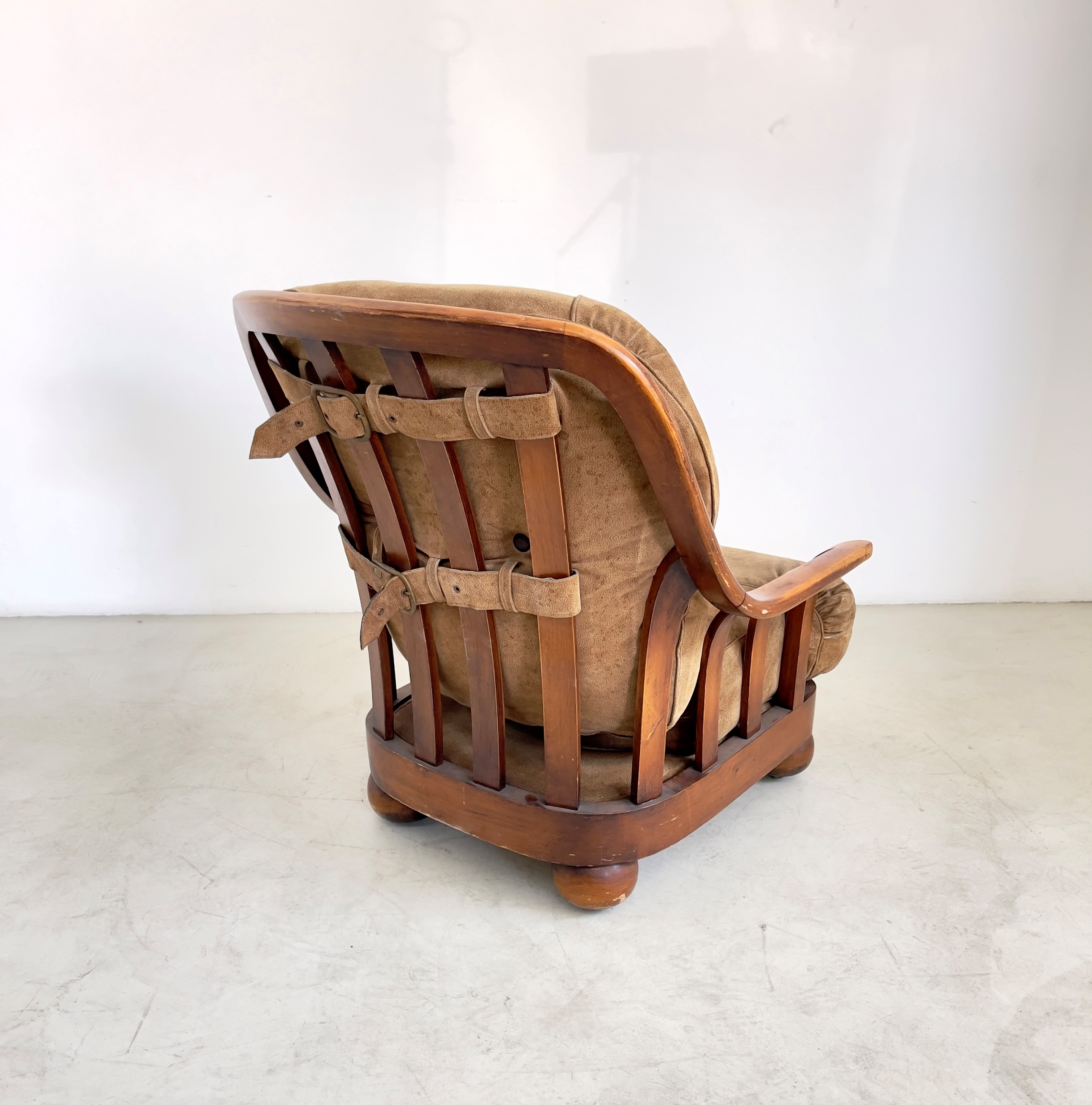 Poltrona in noce Borbonese