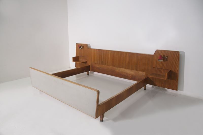 Gio Ponti - Letto matrimoniale anni '50 con comodini e lampade in alluminio rosso