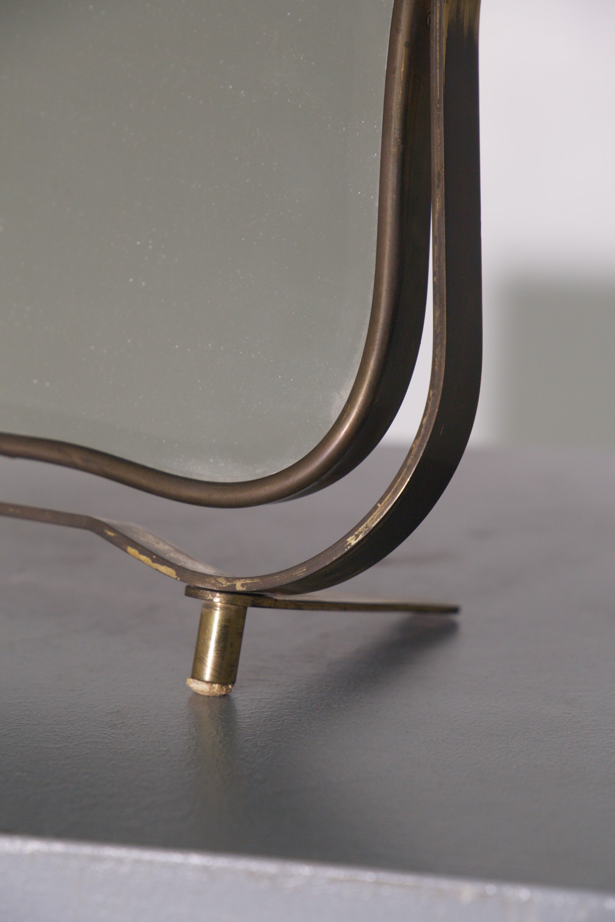 Gio Ponti - Specchio da tavolo attribuito a Fontana Arte, ottone e vetro, anni '40