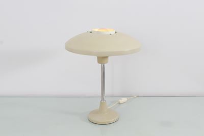 Lampada da tavolo modello 8022 in alluminio laccato e metallo