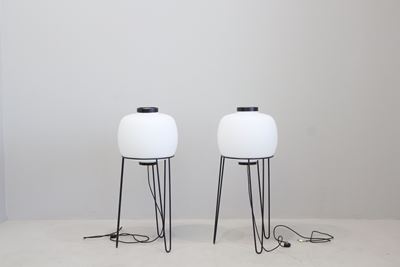 Lampade da terra, metallo verniciato e vetro satinato, circa 1950