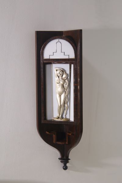 Lampada da parete (attr.), struttura in legno argentato con elementi in vetro e metallo