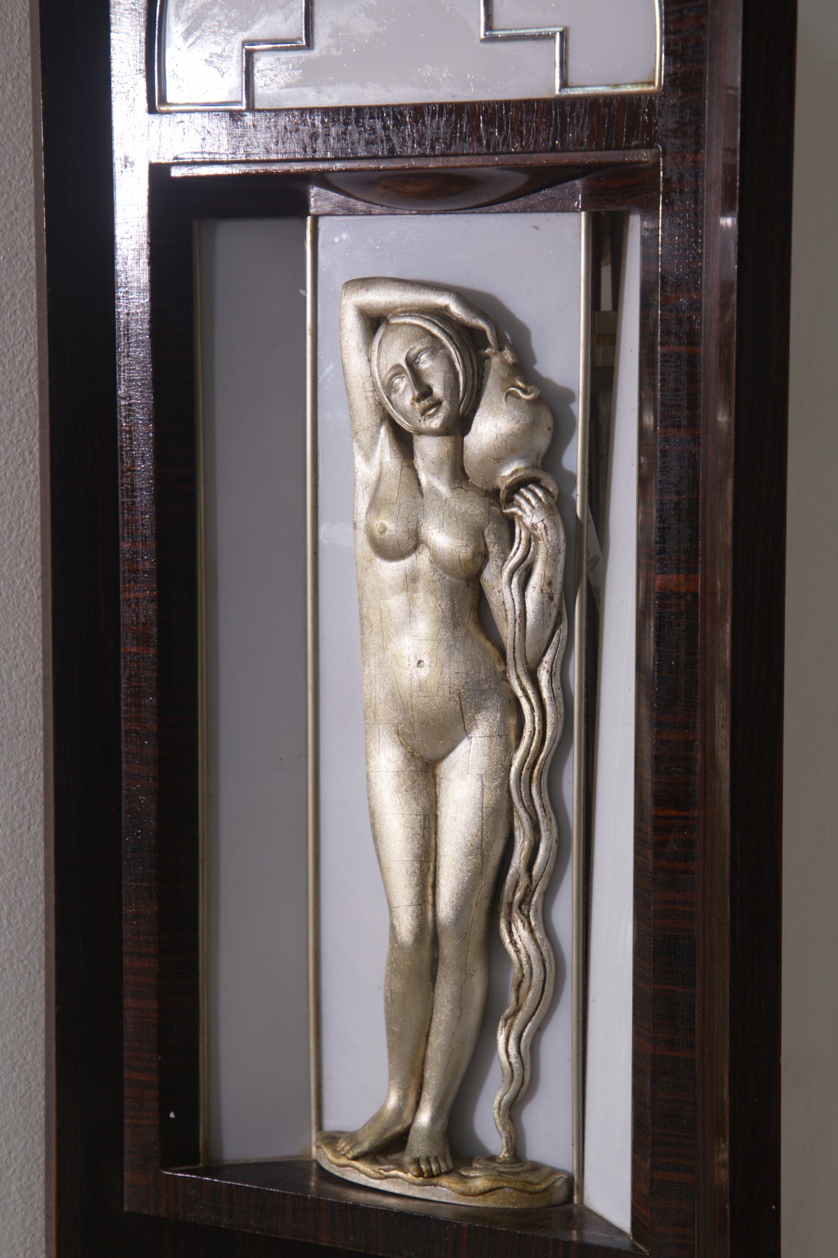 Gio Ponti - Lampada da parete (attr.), struttura in legno argentato con elementi in vetro e metal...