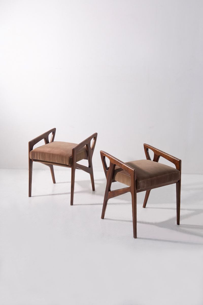 Gio Ponti - Coppia di sgabelli in legno e velluto, anni '50