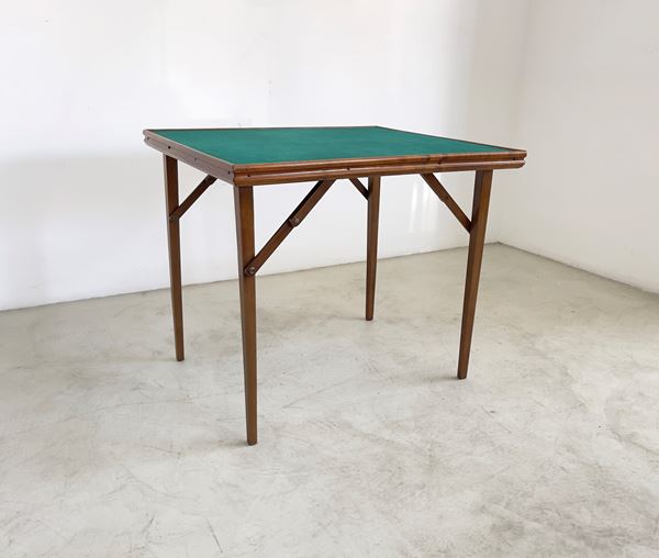 Foldable game table