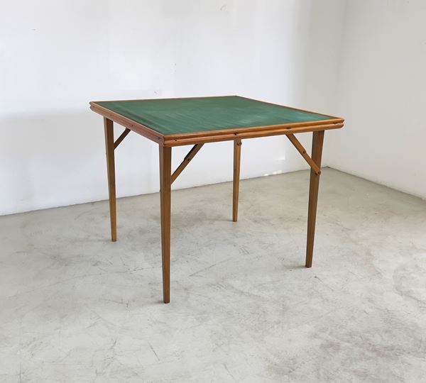 Foldable game table