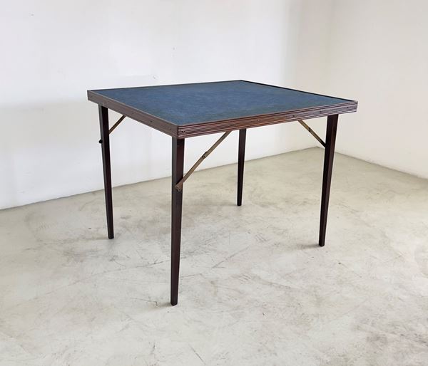 Foldable game table