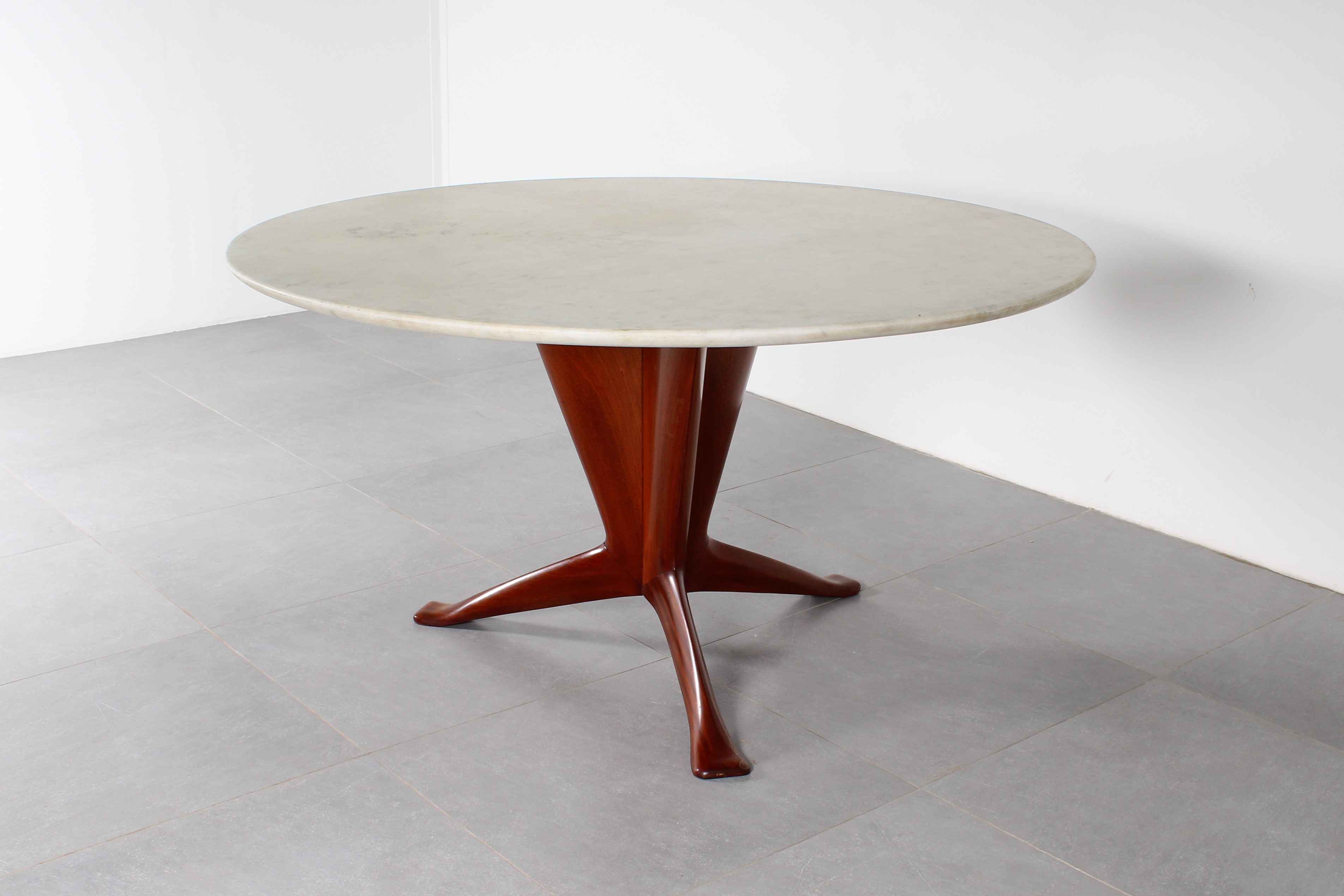 Ico Parisi - Tavolo circolare in marmo e legno, anni '50