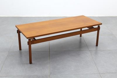 Tavolo basso modello 178 in legno