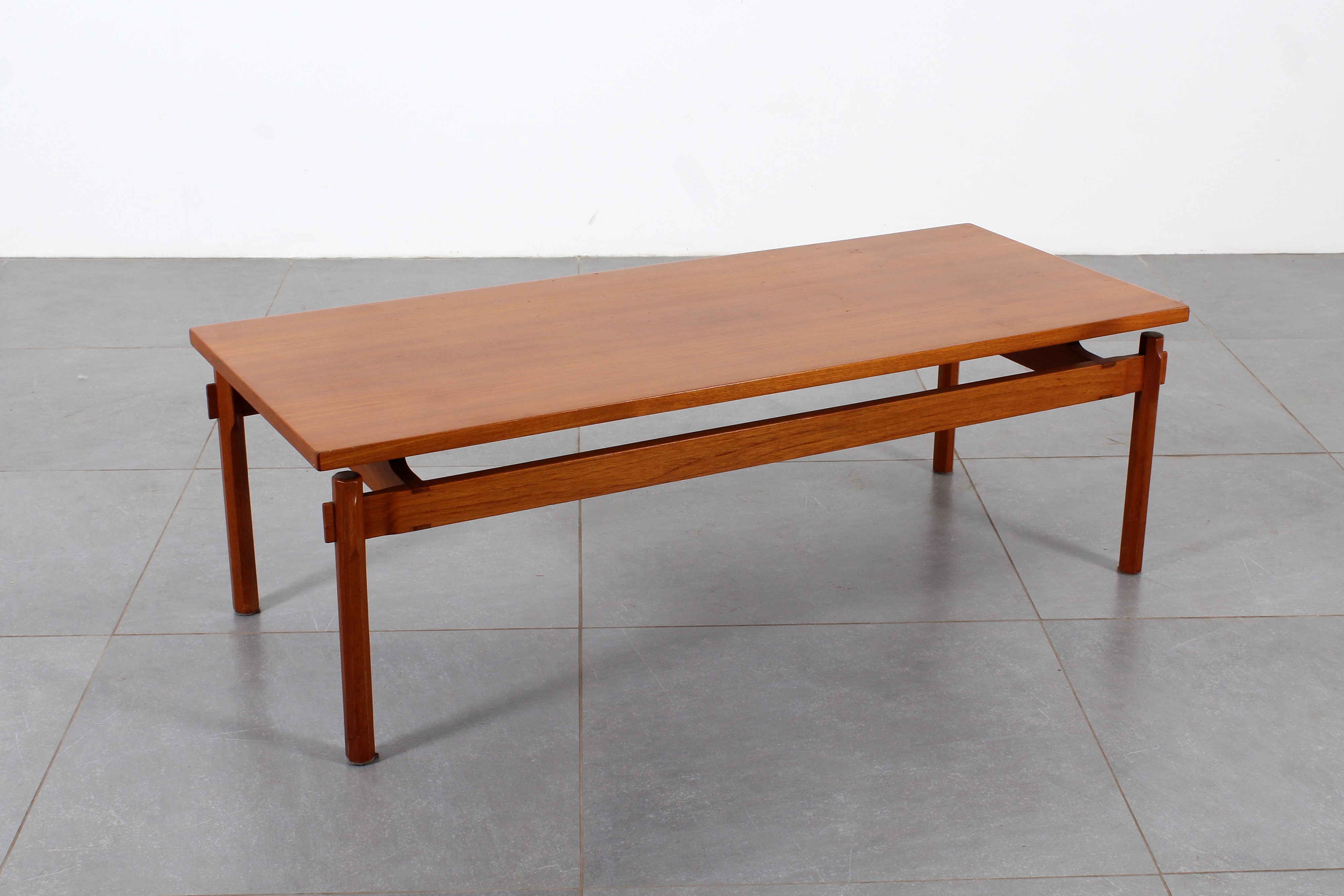 Ico Parisi - Tavolo basso modello 178 in legno