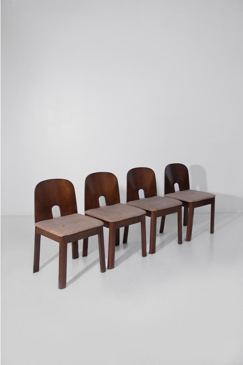 Tobia Scarpa - Set di quattro sedie in stile, legno e tessuto