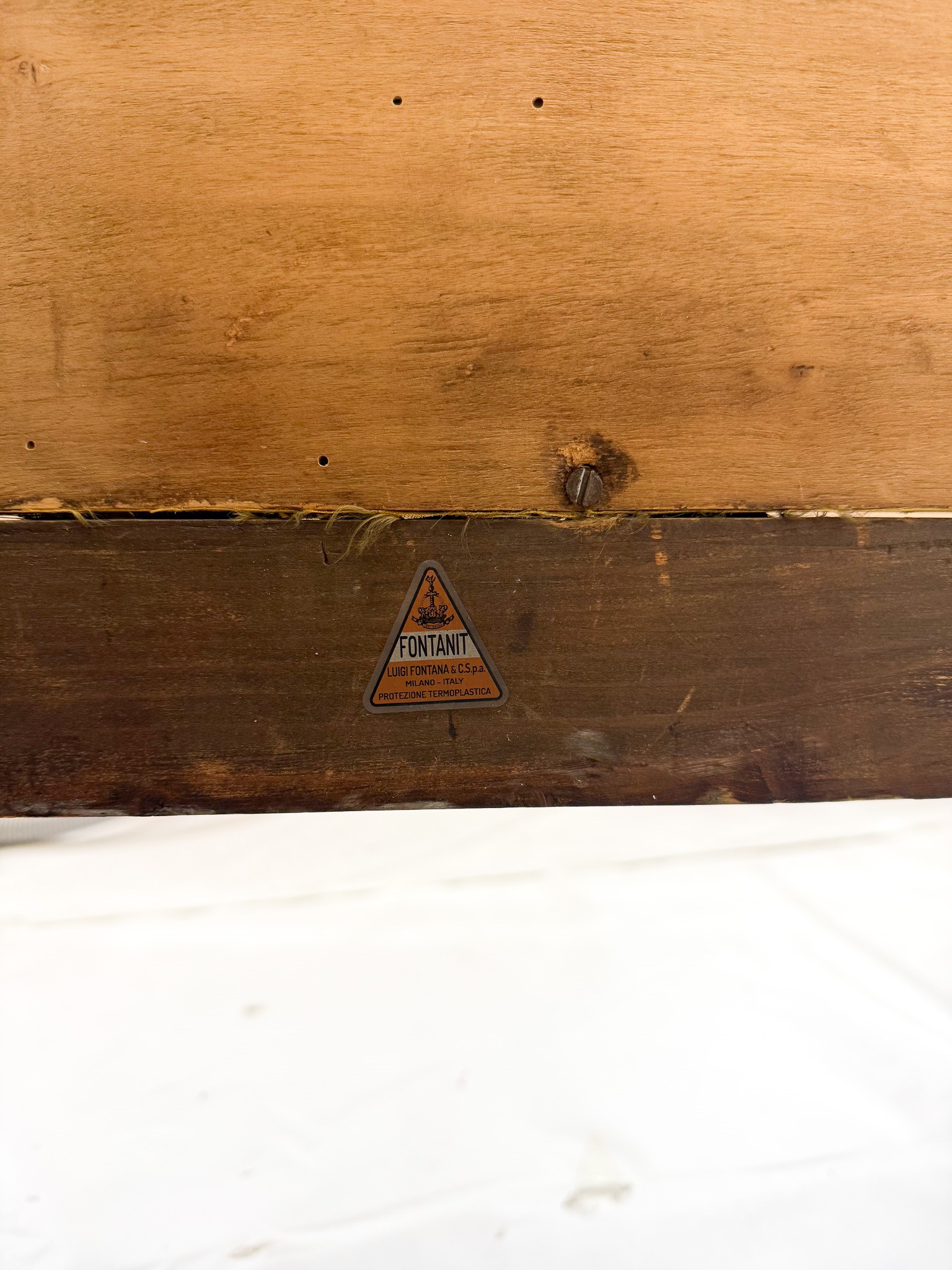 Max Ingrand Vetrina Bar, etichetta