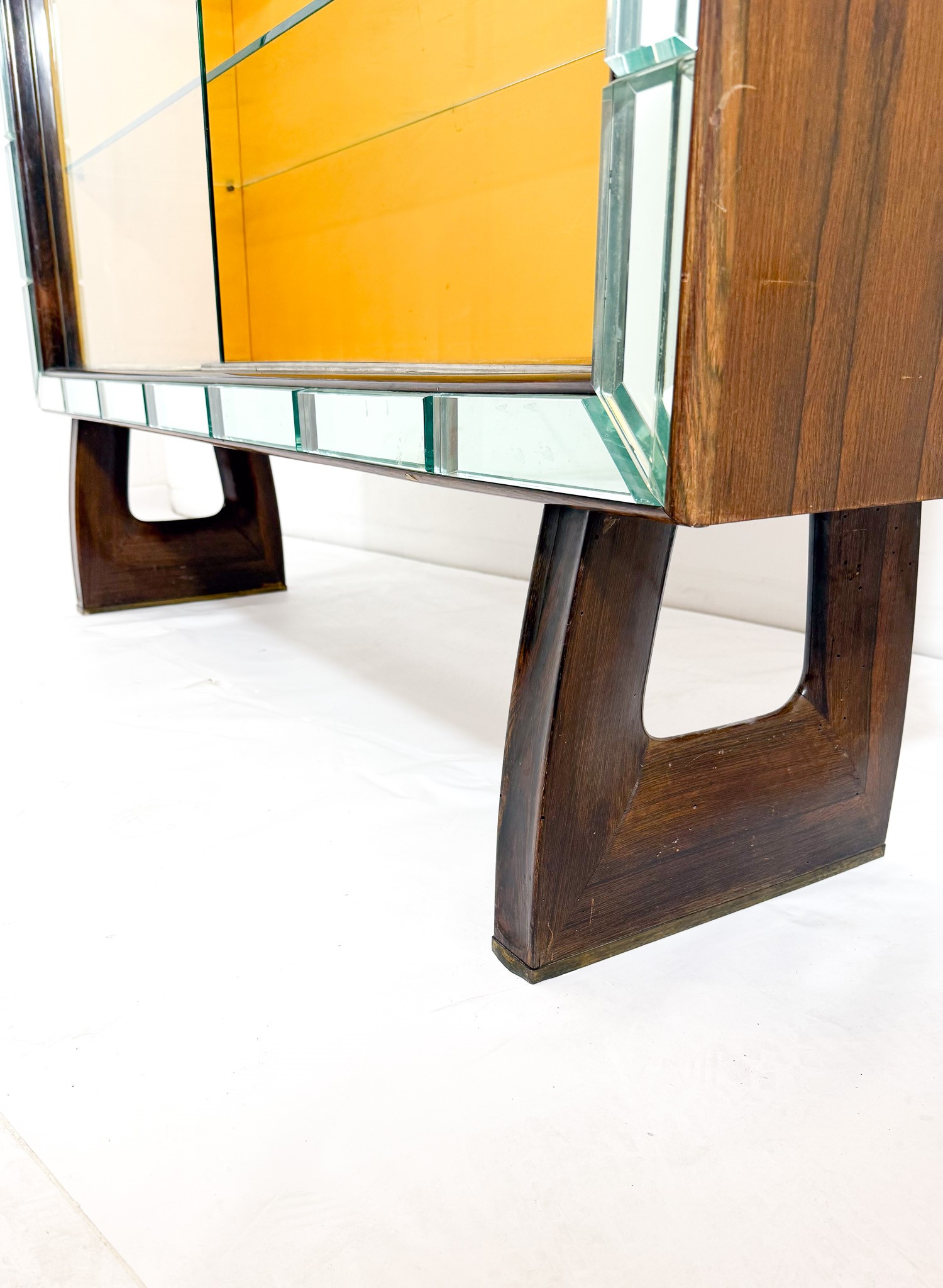 Max Ingrand Vetrina Bar, etichetta