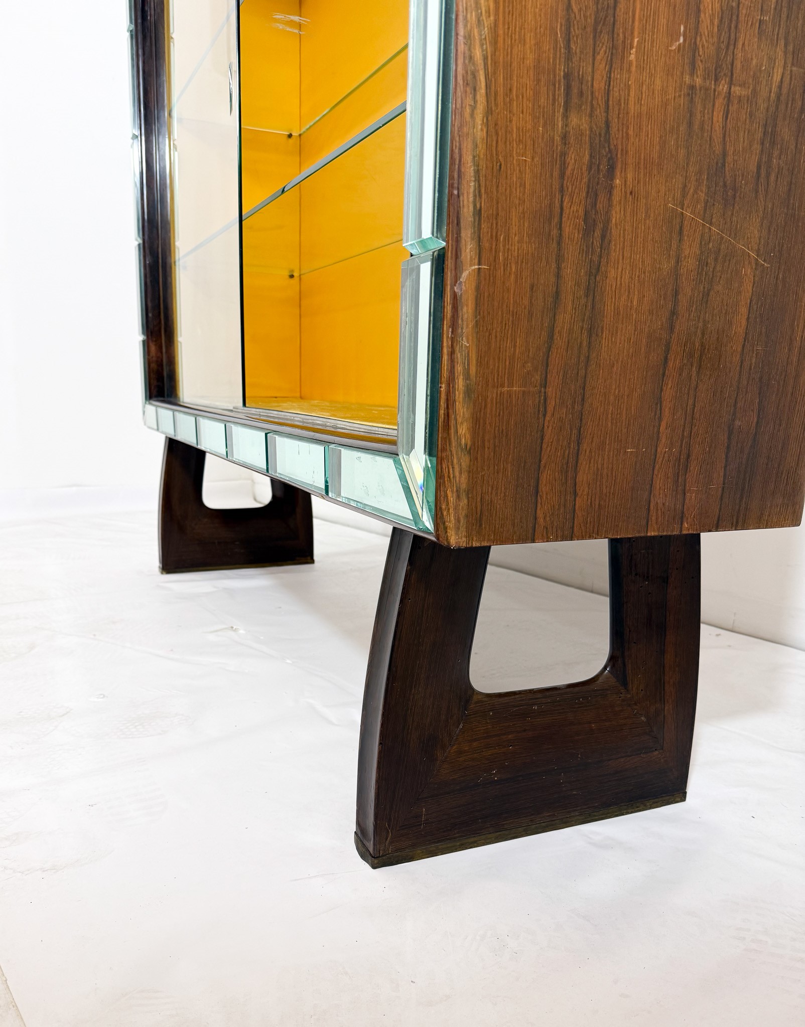 Max Ingrand Vetrina Bar, etichetta