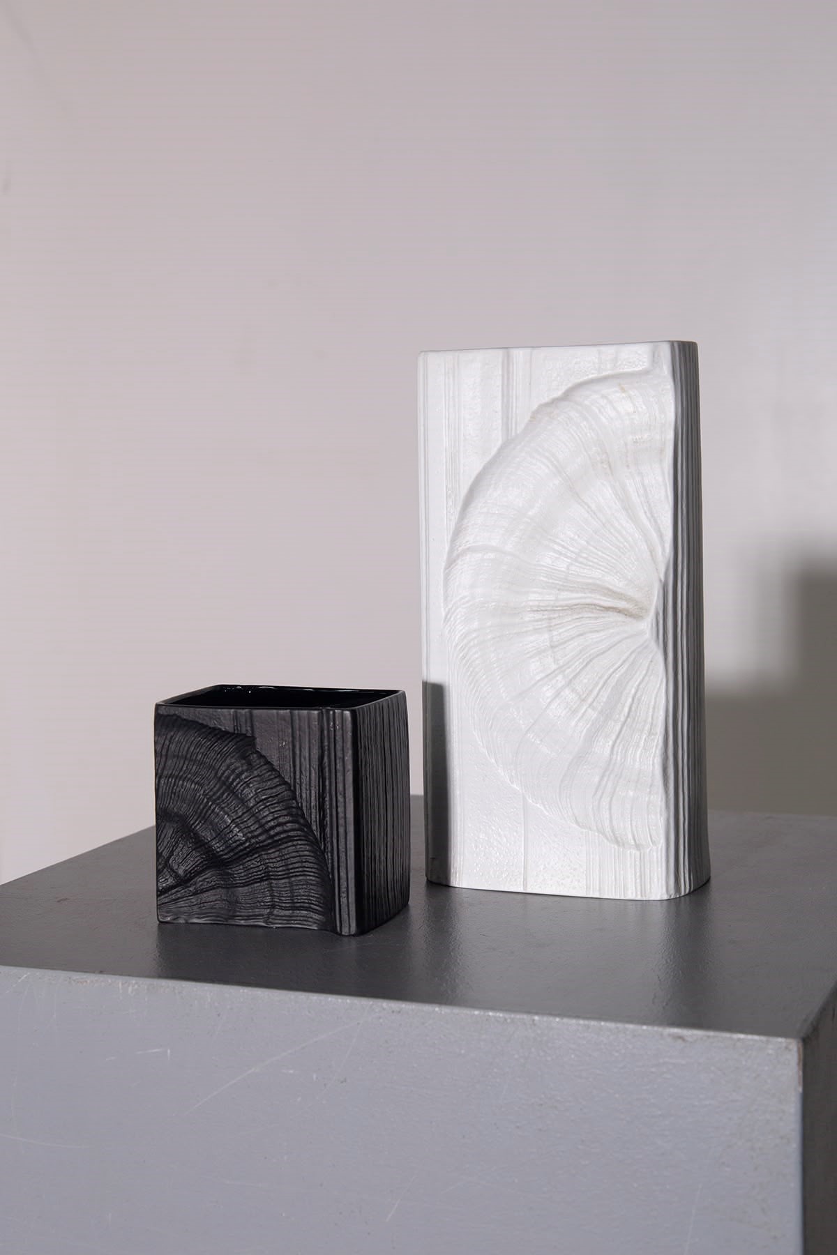 Martin Freyer,Rosenthal Studio : Coppia di vasi  - Asta Private Origins Series - LTWID Auction House