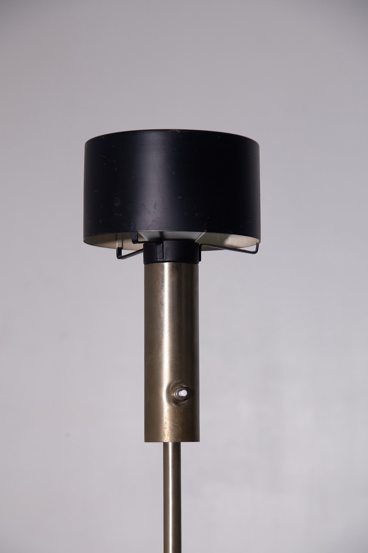 Lampada da terra, etichetta presente