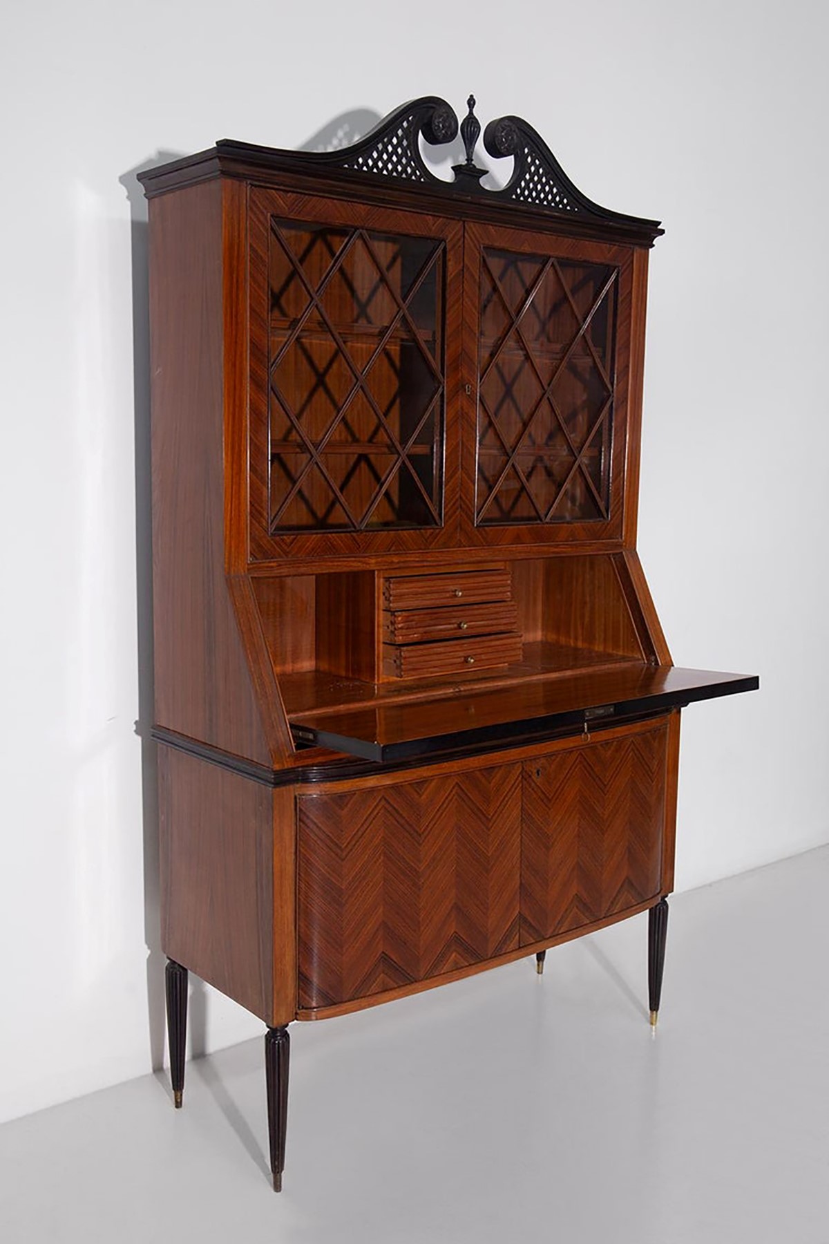 Paolo Buffa - Mobile secretaire alto con scrivania a ribalta e pannelli in vetro