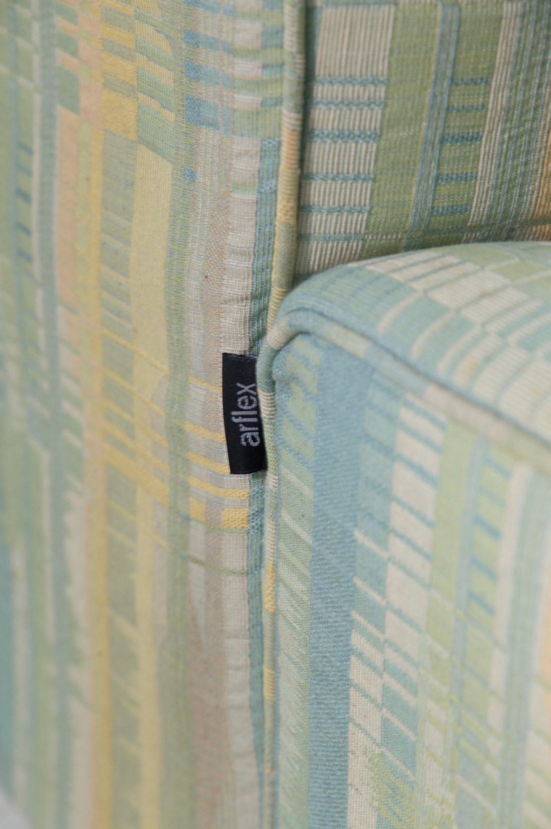 Divano Arflex, etichetta