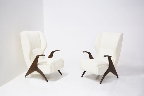 Italian Armchairs in White Bouclè and Sculpture Wood