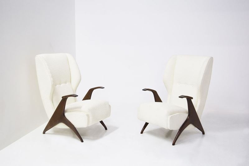 Poltrone italiane in bouclè bianco e legno scultura