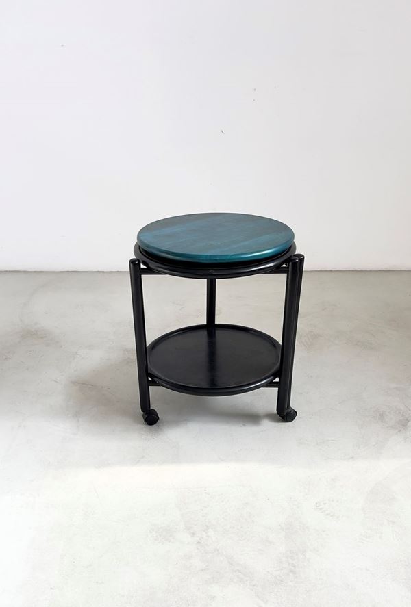 Coffee-table in lacquered wood with wheels.