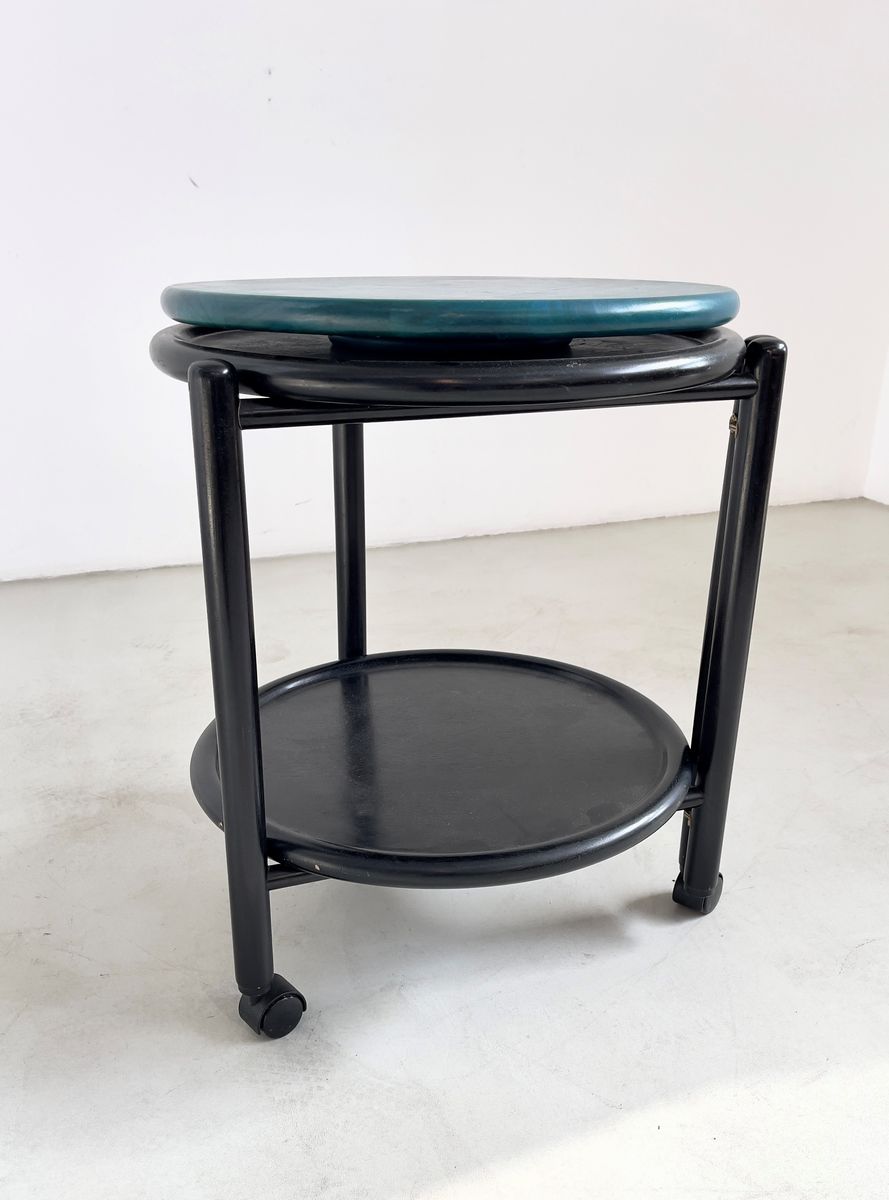 Tavolino in Legno Laccato con Ruote.