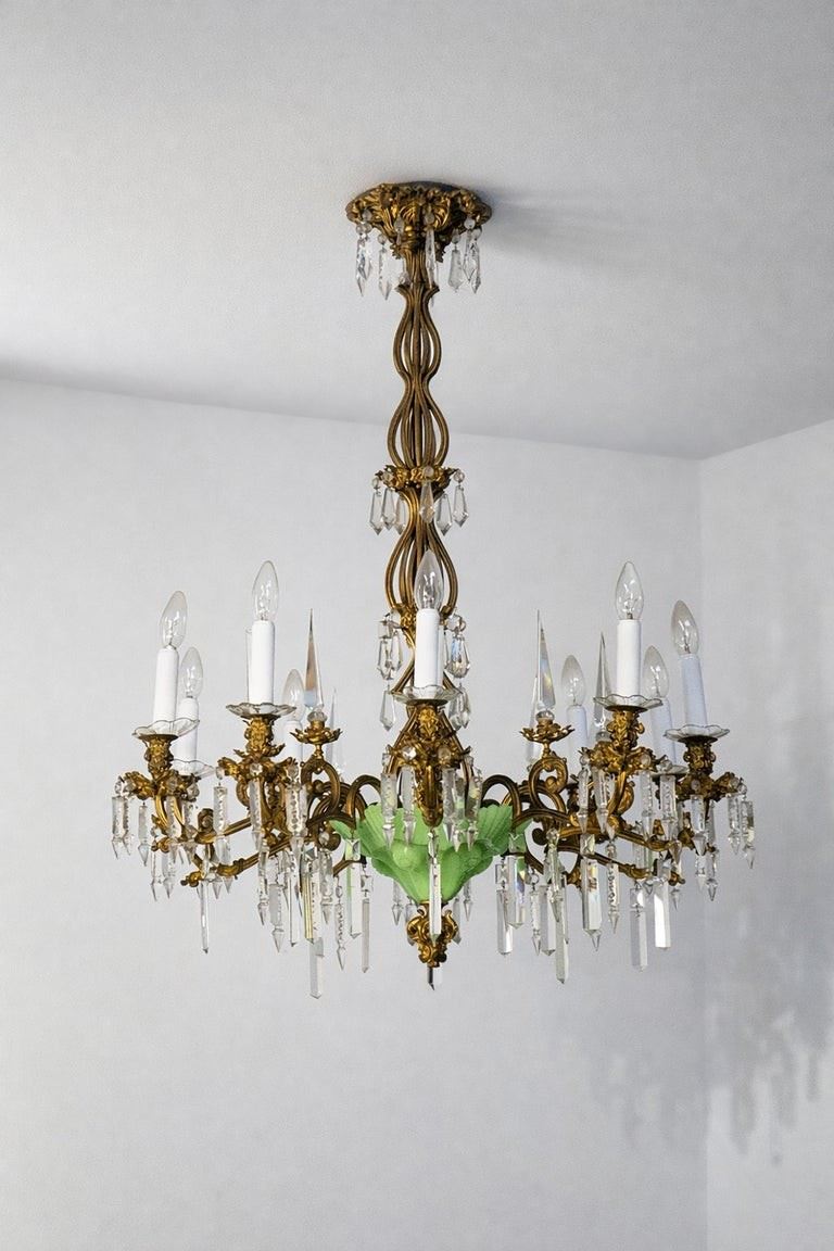 Manifattura Italiana - Lampadario barocco in bronzo dorato con elementi in vetro verde e cristall...