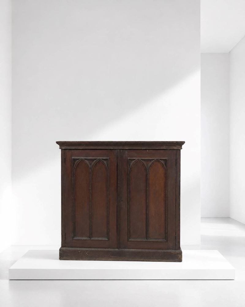 Manifattura Scandinava - Antico armadio gotico alto della Regina d’Olanda in legno