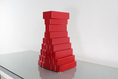 Vaso modello Y37 della serie Yantra, ceramica smaltata rossa