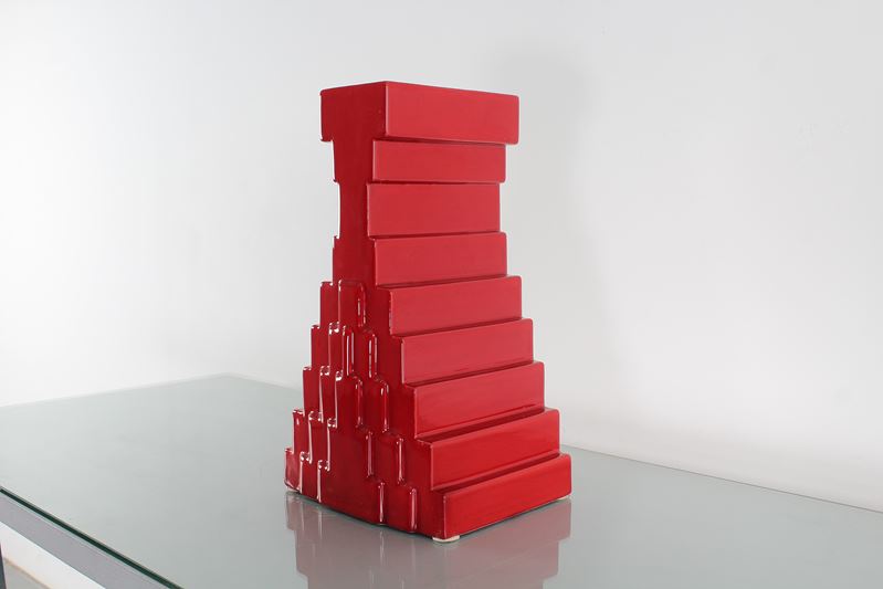 Ettore Sottsass - Vaso modello Y37 della serie Yantra, ceramica smaltata rossa