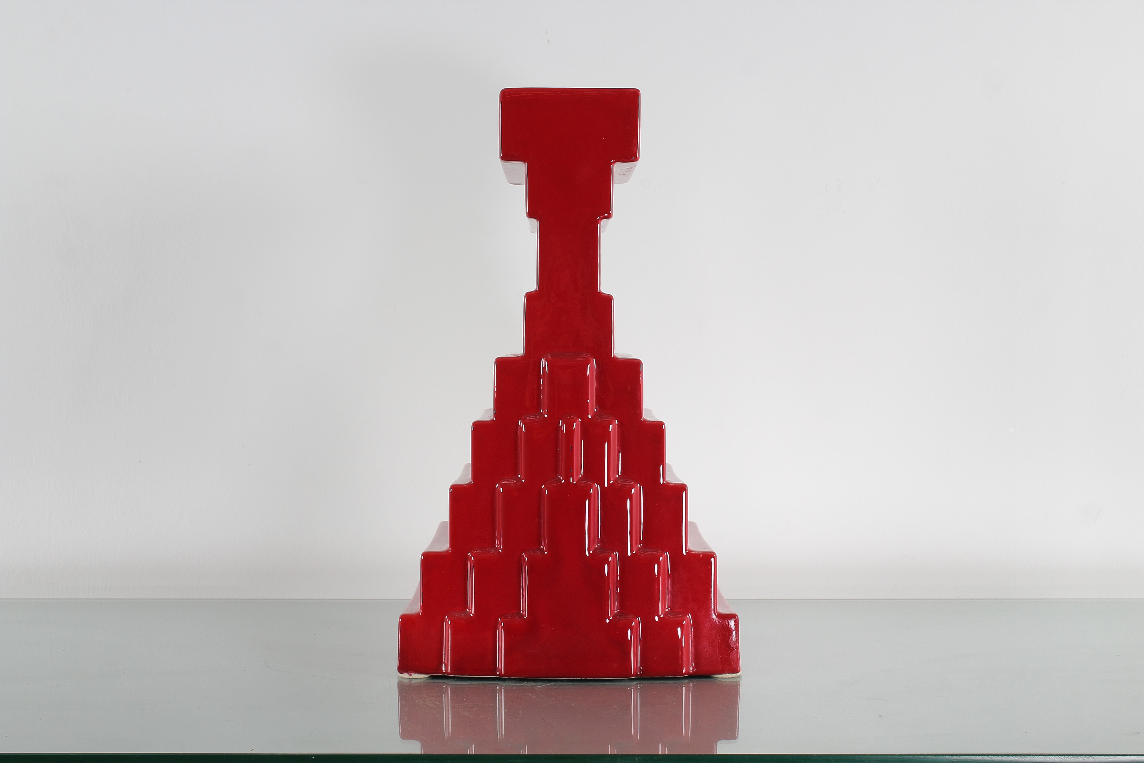 Ettore Sottsass - Vaso modello Y37 della serie Yantra, ceramica smaltata rossa