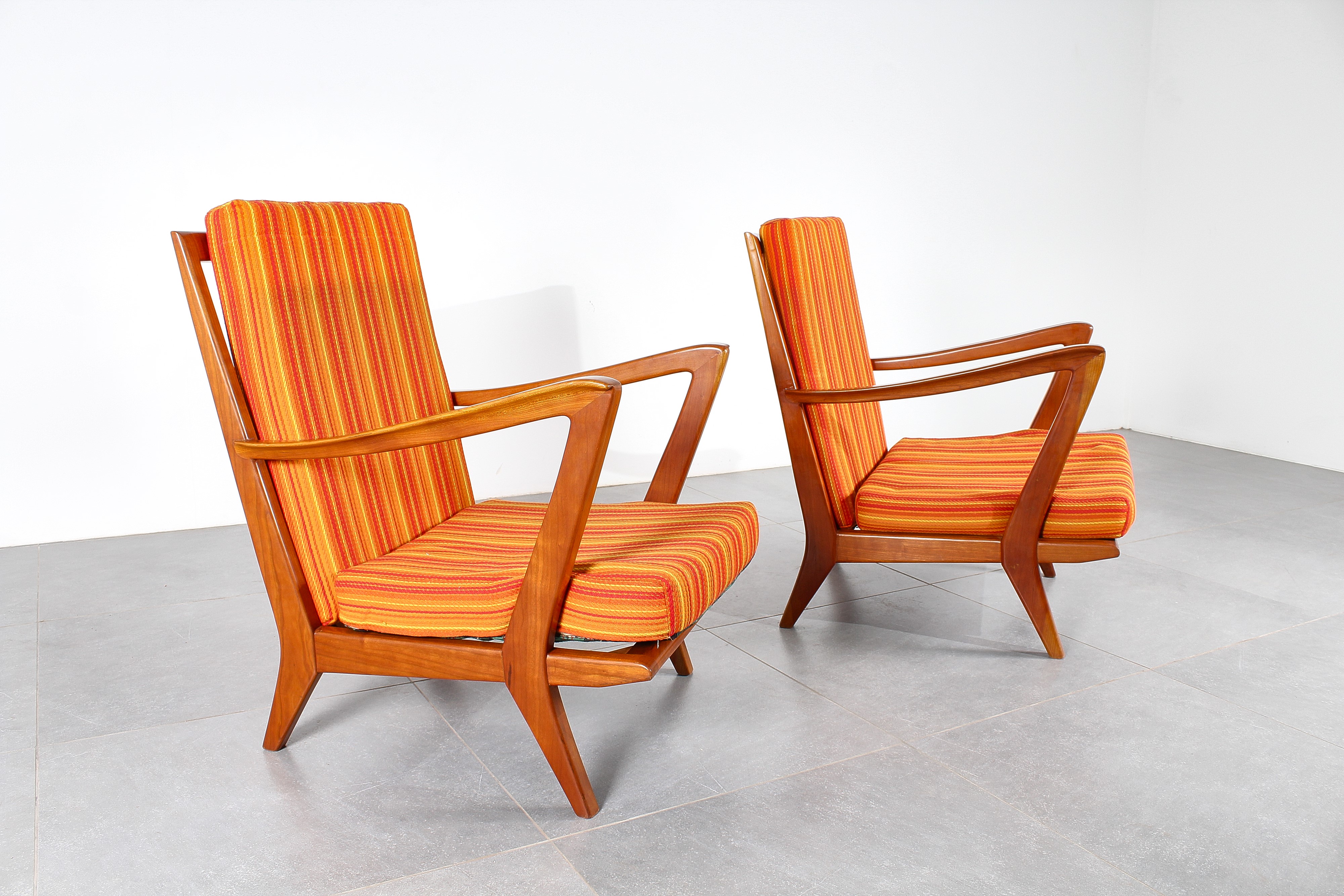 Gio Ponti - Coppia di poltrone modello 516 per Cassina, legno e metallo, anni '50