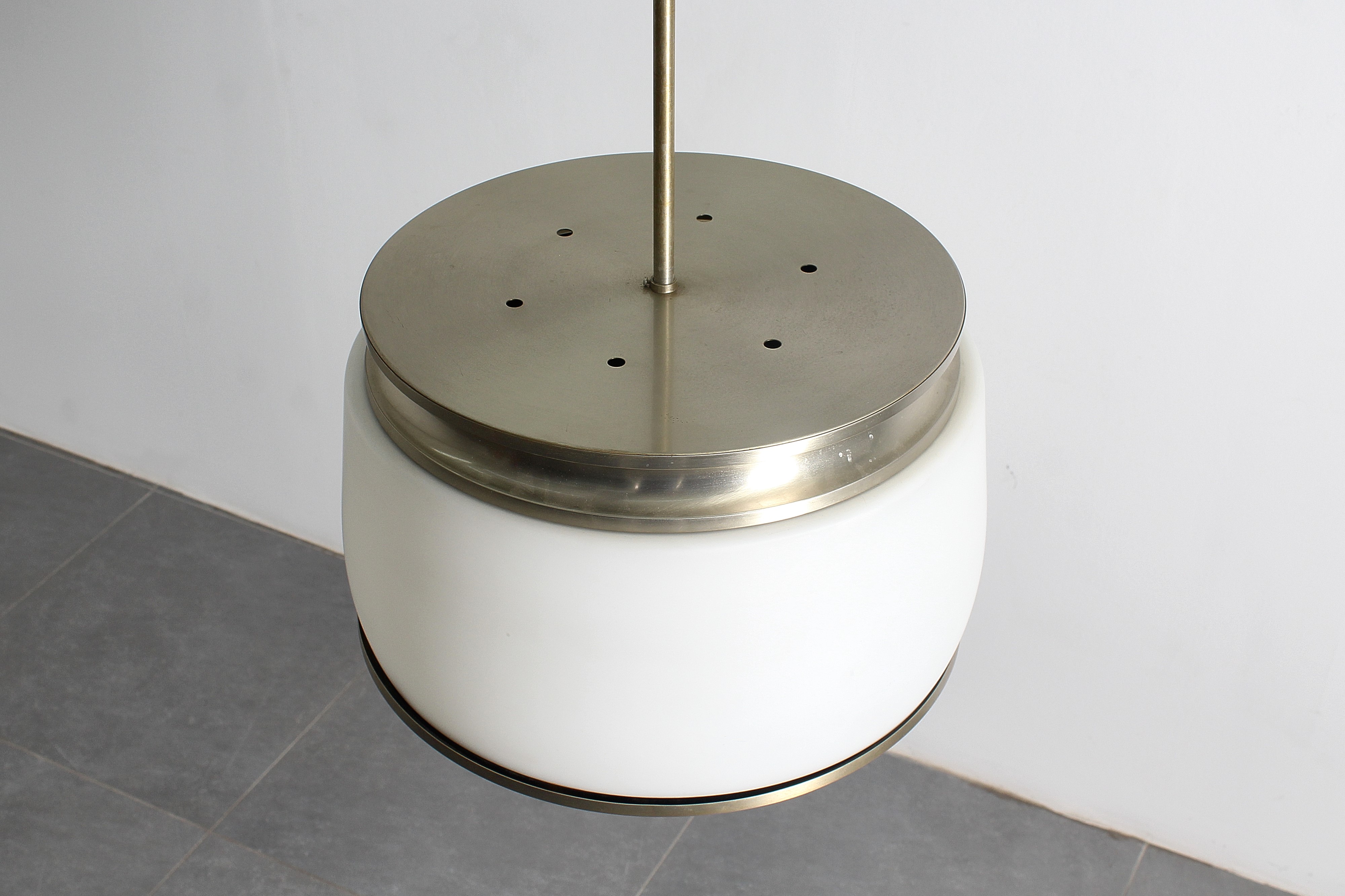 Lampada a sospensione di Sergio Mazza per Artemide