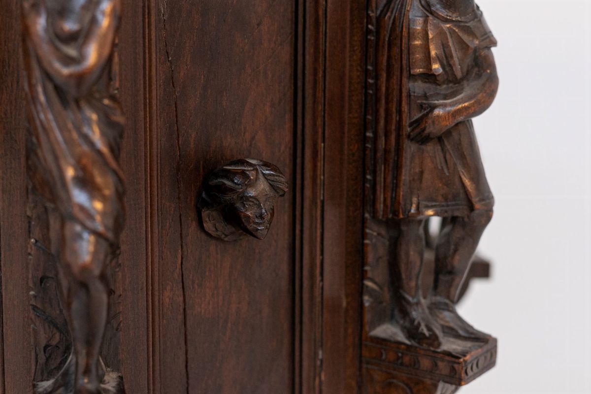 Mobiletto Basso Italiano in Legno di Noce Intarsiato