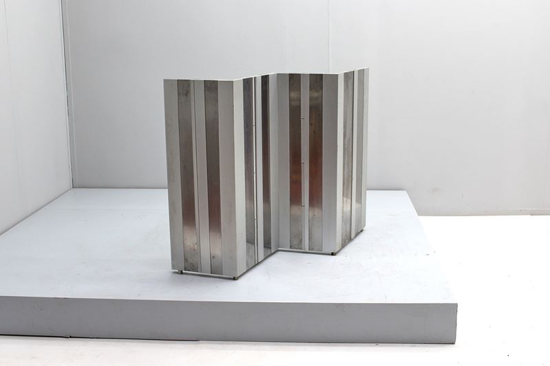 Scultura 'Tensioni sul piano orizzontale' di Salvatore Messina