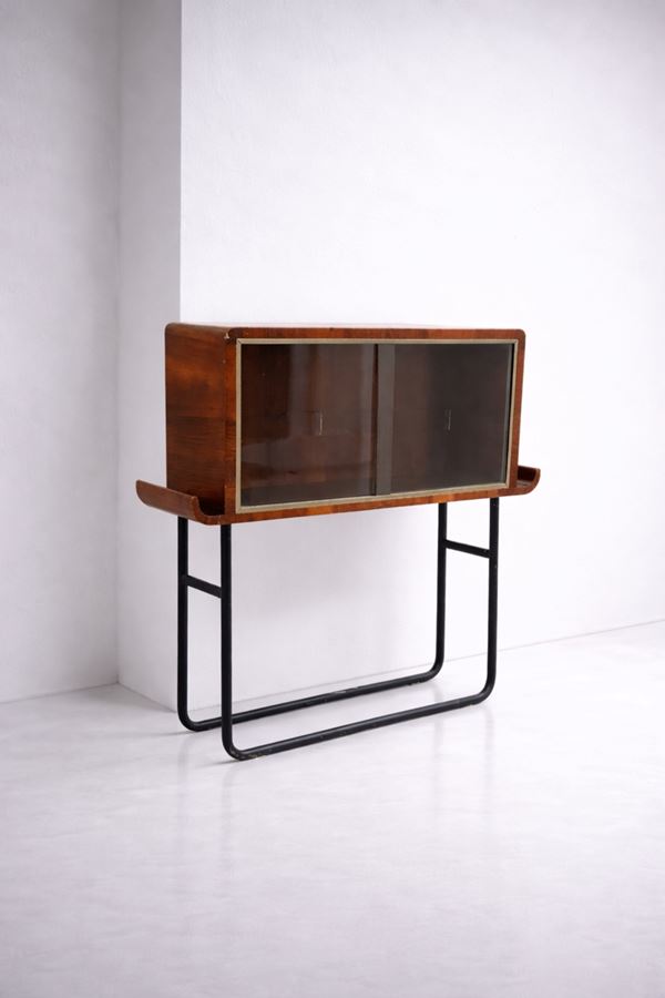 Cova - Small showcase attr
