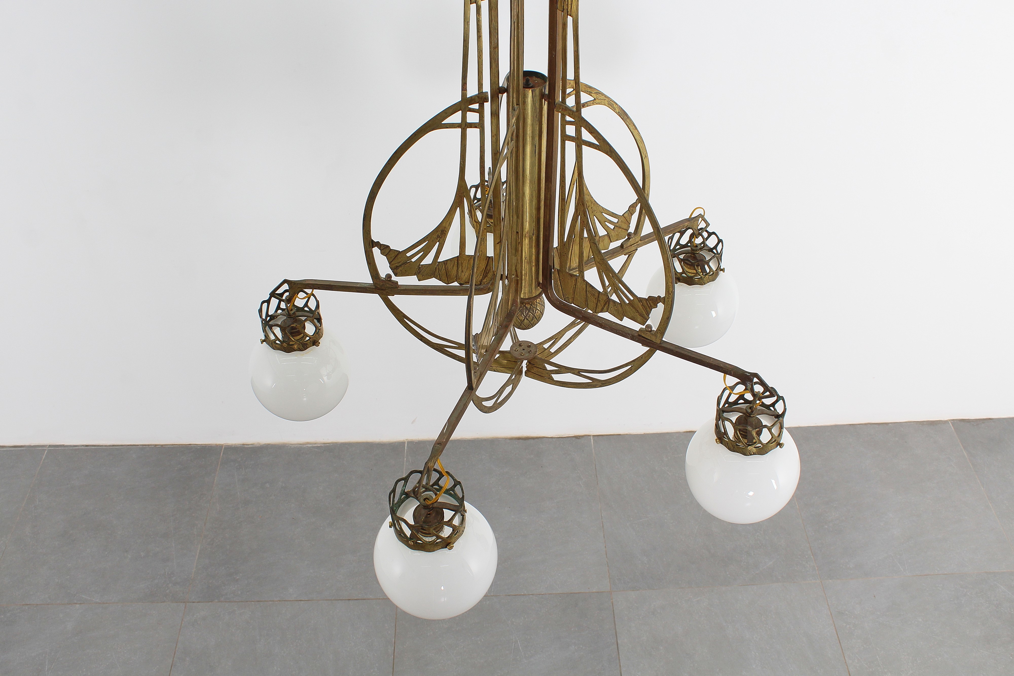 Lampadario in stile Art Nouveau