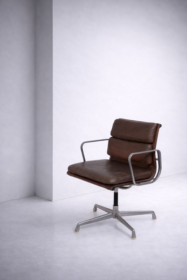 Charles e Ray Eames - Sedia PAD EA208