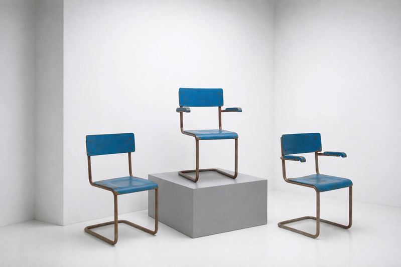 Set di tre sedie azzurre