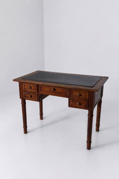 Scrivania in stile Luigi XVI con piano in pelle