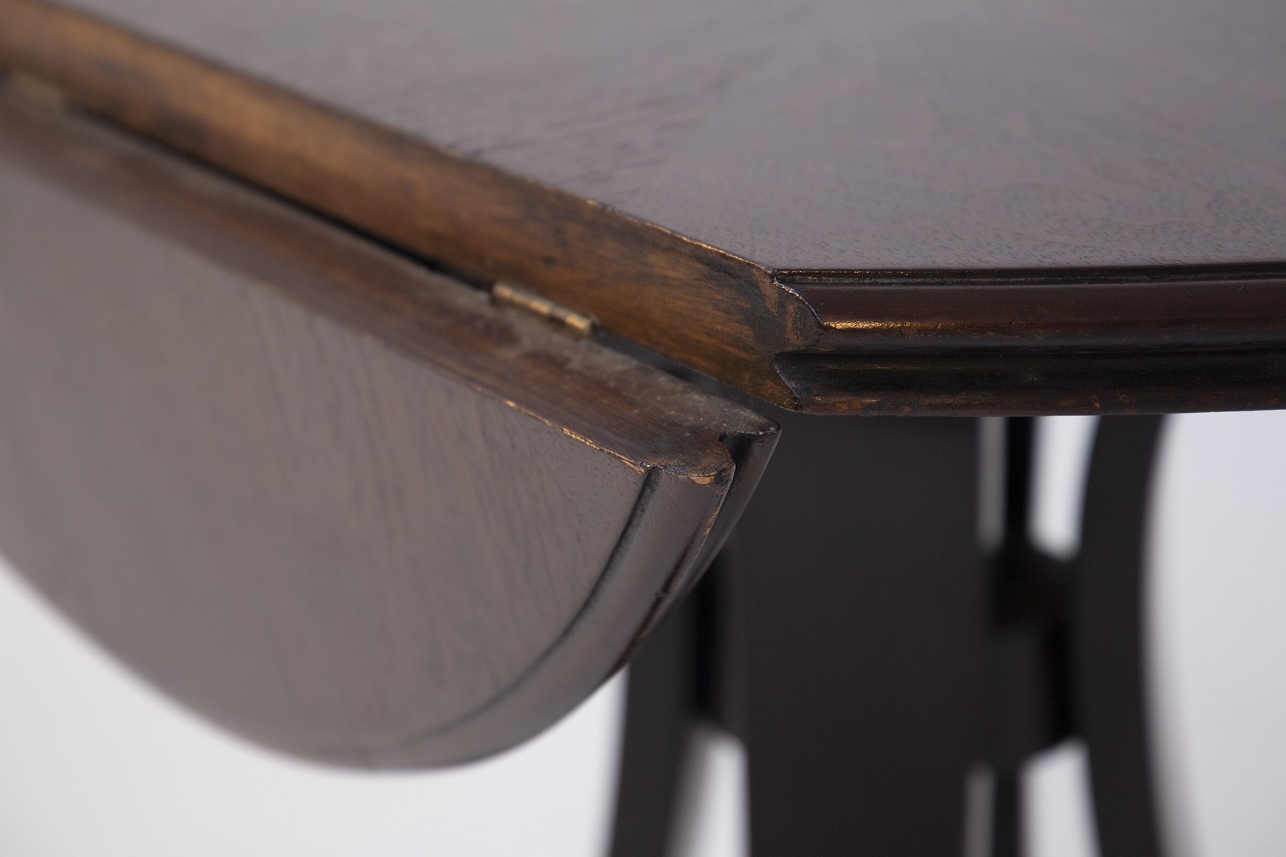 Tavolo da pranzo rotondo (Attr.)