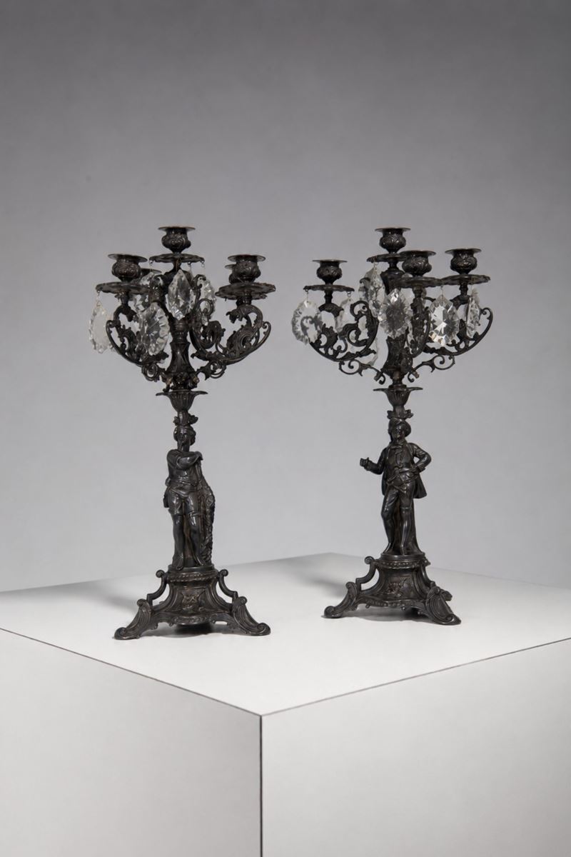 Manifattura Italiana - Coppia di candelabri in bronzo e vetro