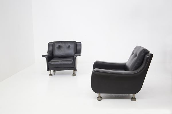 Armchairs attr. to Luigi Caccia Dominioni in black leather 
