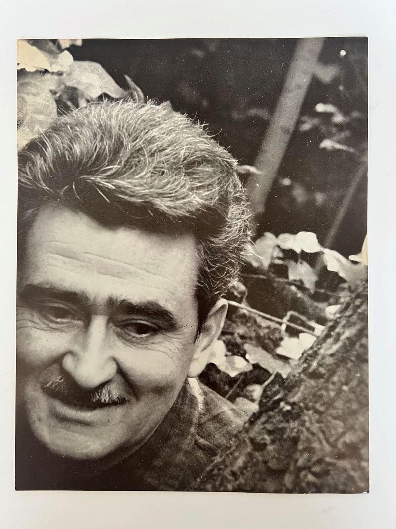 Alberto Burri, Fotografia di ritratto per invito della mostra “Litografie e serigrafie” (dicembre...