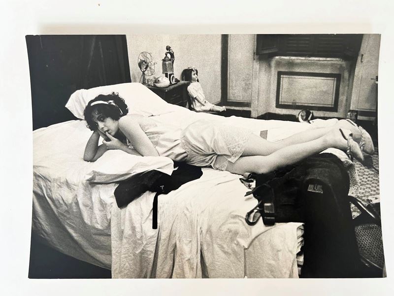 Tazio Secchiaroli, Fotografia del set del film “Film d’amore e d’anarchia” (1973) per Milena Mila...