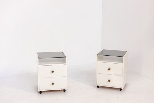 Carlo De Carli - Coppia di comodini bianchi per Sormani in legno, ottone e vetro