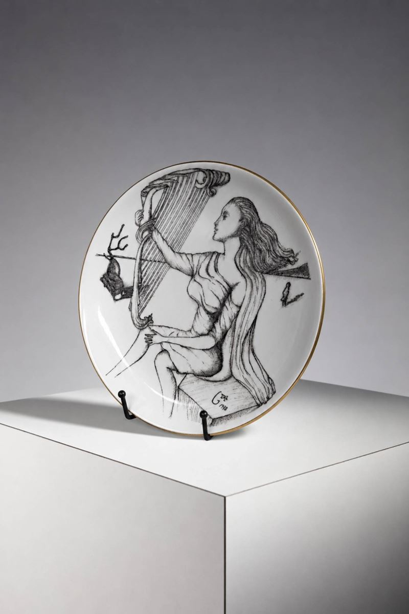 Salvador Dalì - Piatto “La Musica” in ceramica smaltata serigrafata con bordo oro